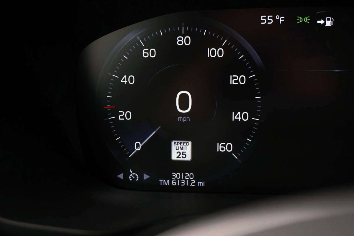 Used 2020 Volvo XC60 T5 Inscription w/ Protection Package Premier image 27