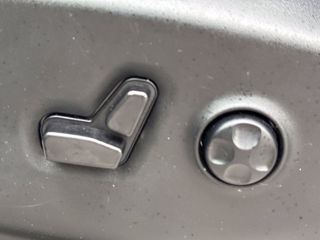 Used 2024 Chrysler Pacifica Touring-L FWD image 18