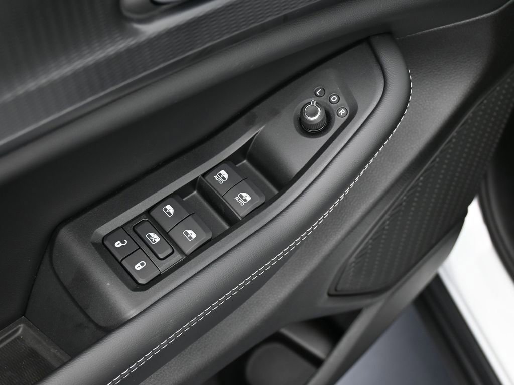 Used 2025 Jeep Grand Cherokee Altitude image 17