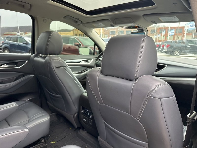 Used 2018 Buick Enclave Essence image 10