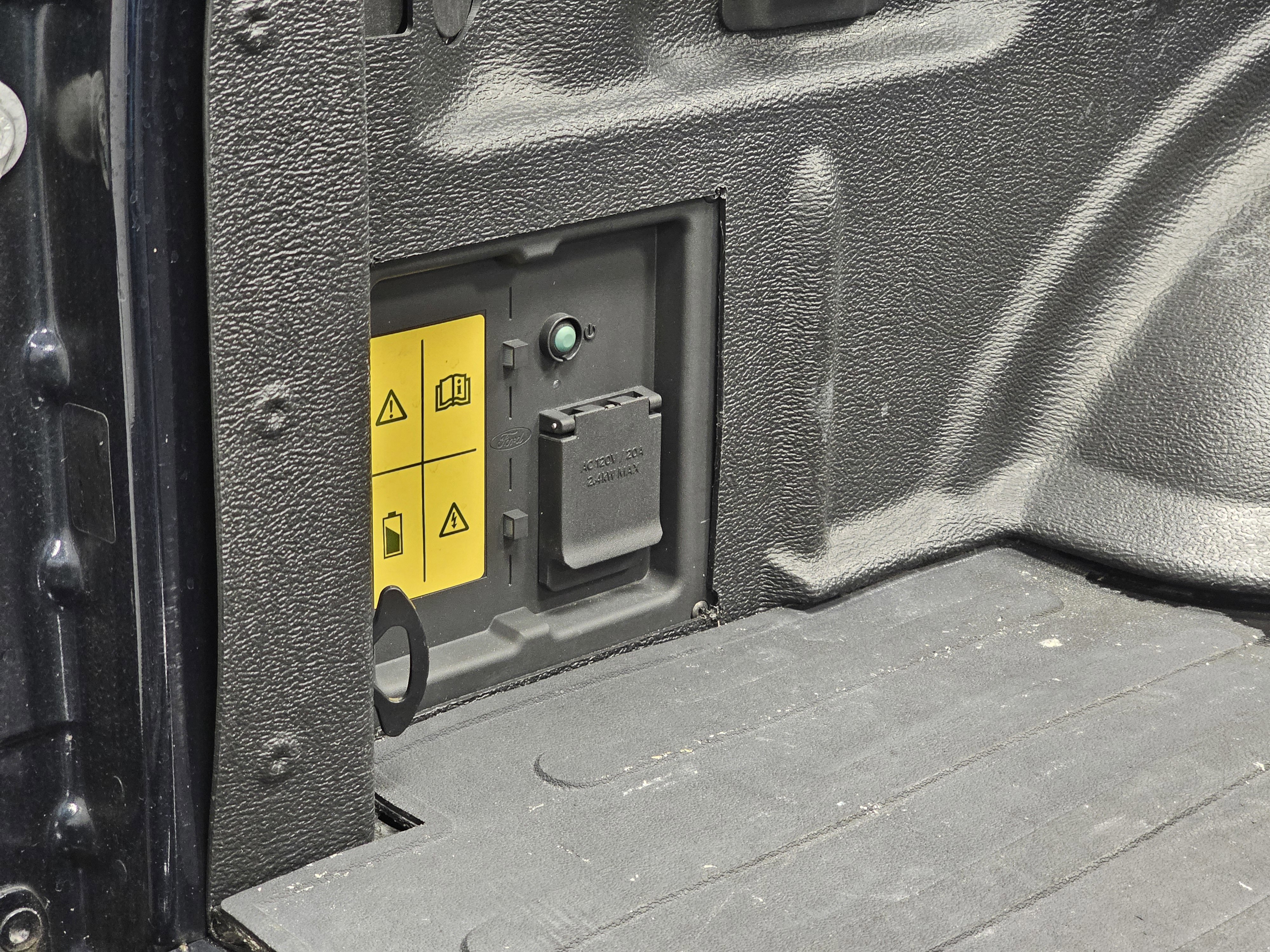 Used 2023 Ford F150 Lightning XLT image 15