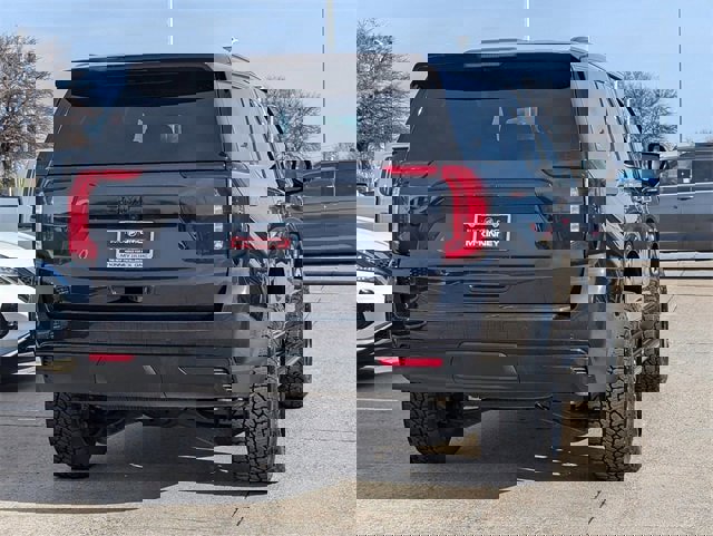 Used 2024 GMC Yukon SLT w/ SLT Luxury Package image 4