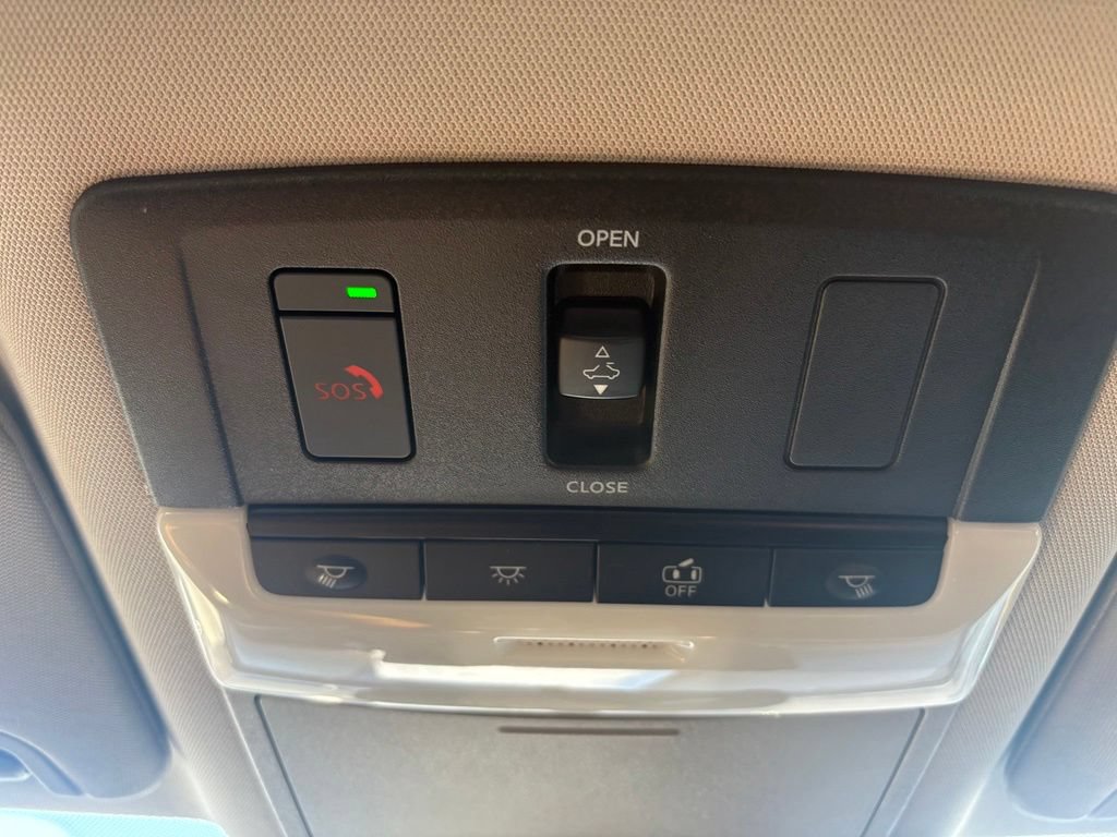 Used 2024 Nissan Altima 2.5 SR w/ SR Premium Package FWD image 28