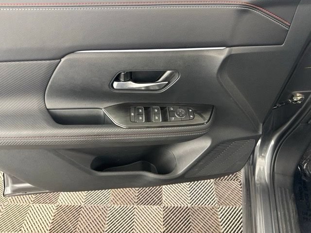 Used 2025 Nissan Kicks SR FWD image 22