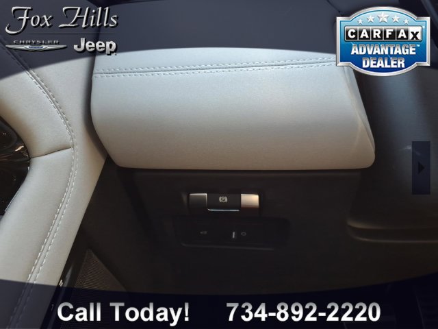 Used 2023 Land Rover Range Rover Evoque R-Dynamic SE AWD/4WD image 16