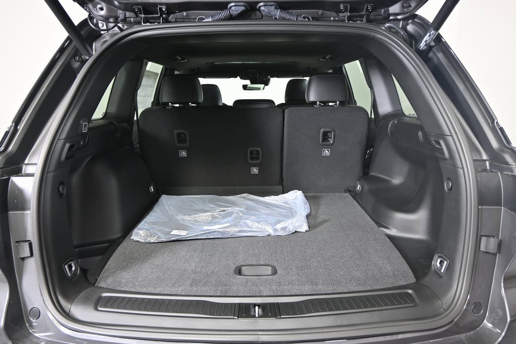 New 2025 Jeep Grand Cherokee Altitude image 16