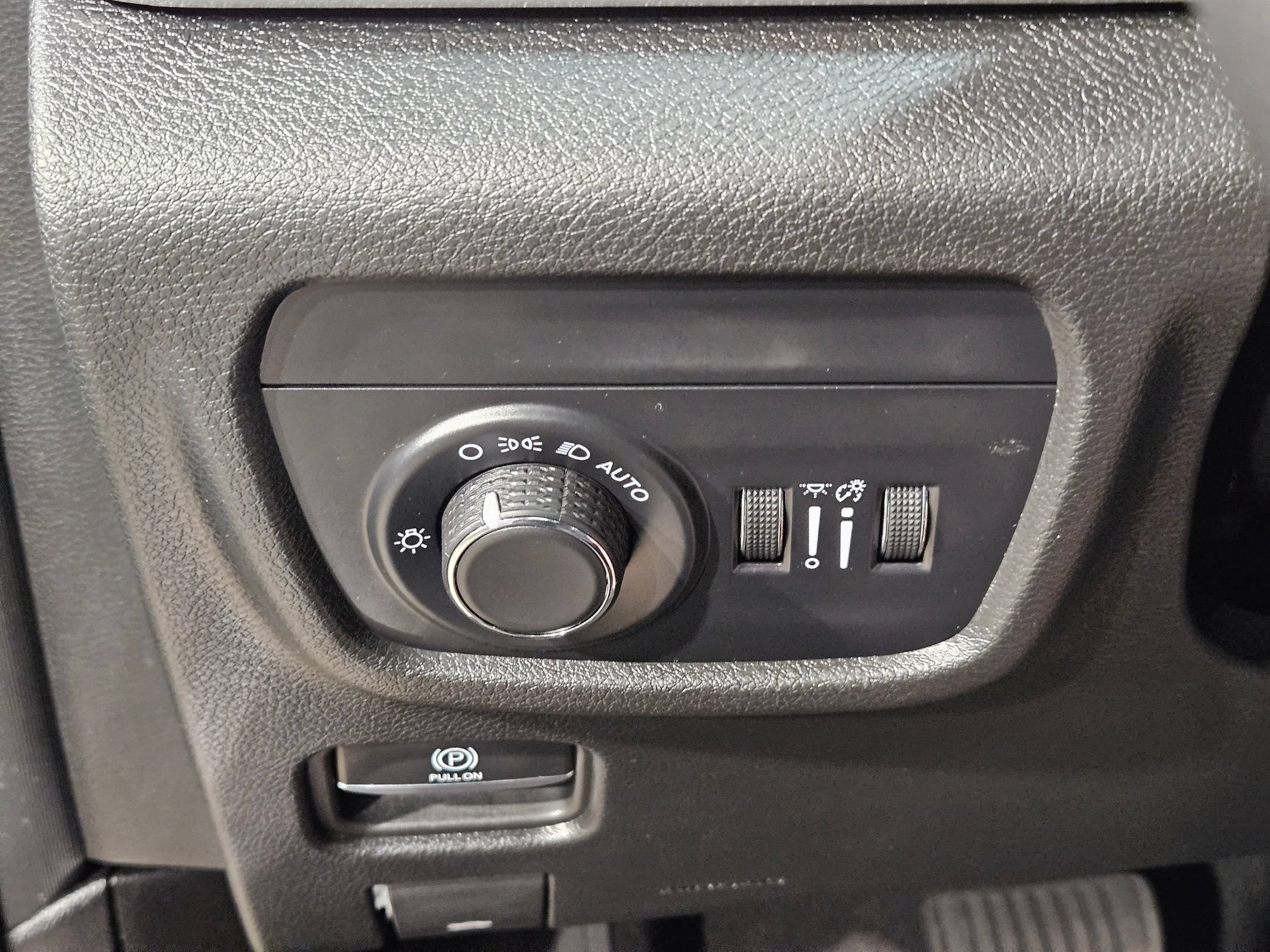 Used 2025 Jeep Grand Cherokee L Laredo RWD image 25