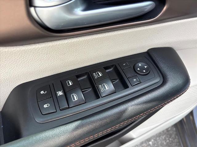 Used 2017 Chrysler Pacifica Touring image 21