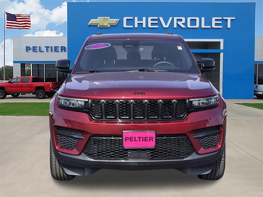 Used 2023 Jeep Grand Cherokee Altitude image 2