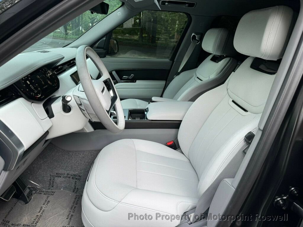 Used 2025 Land Rover Range Rover SV image 24