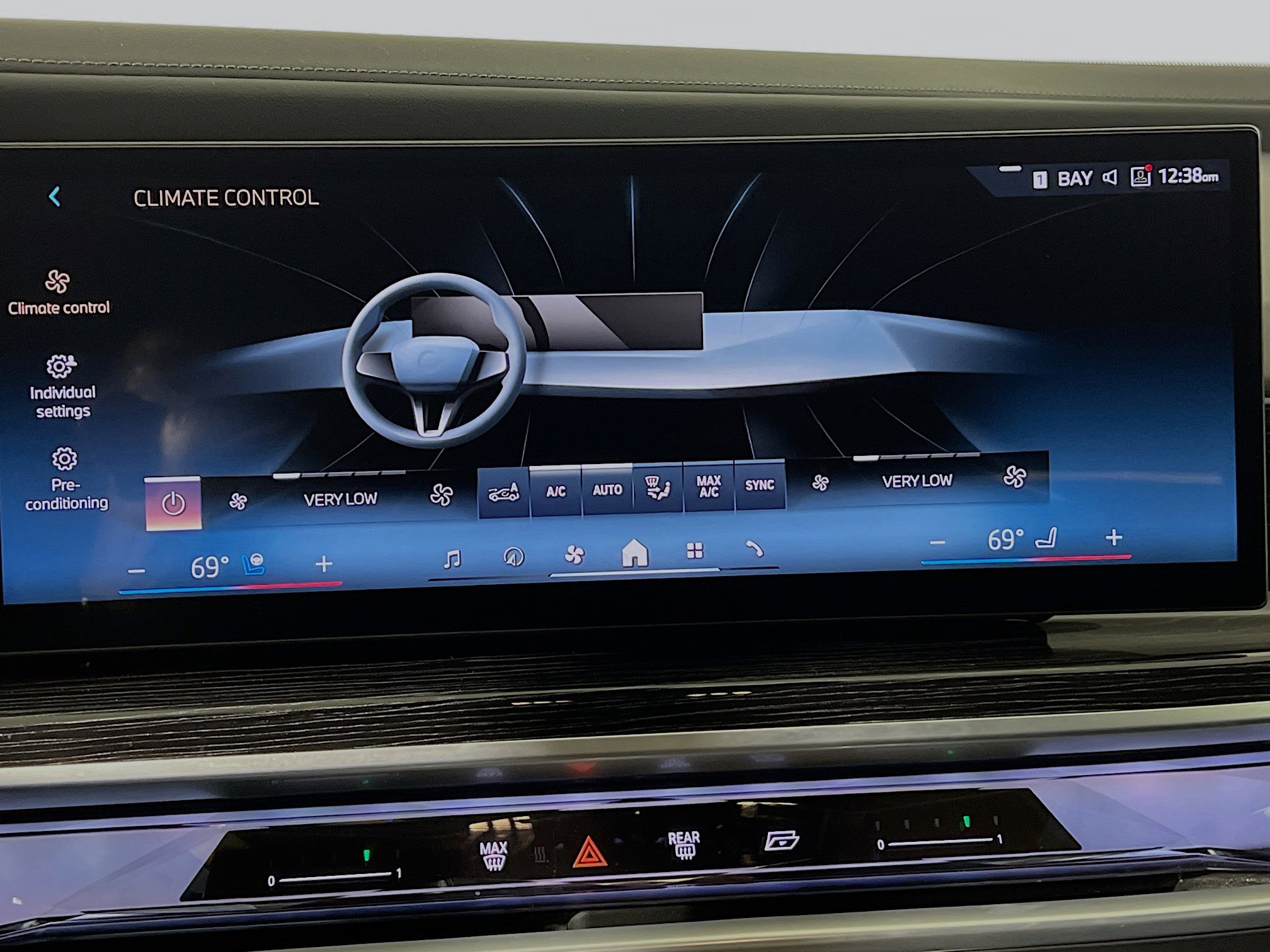 Used 2025 BMW 740i xDrive image 26