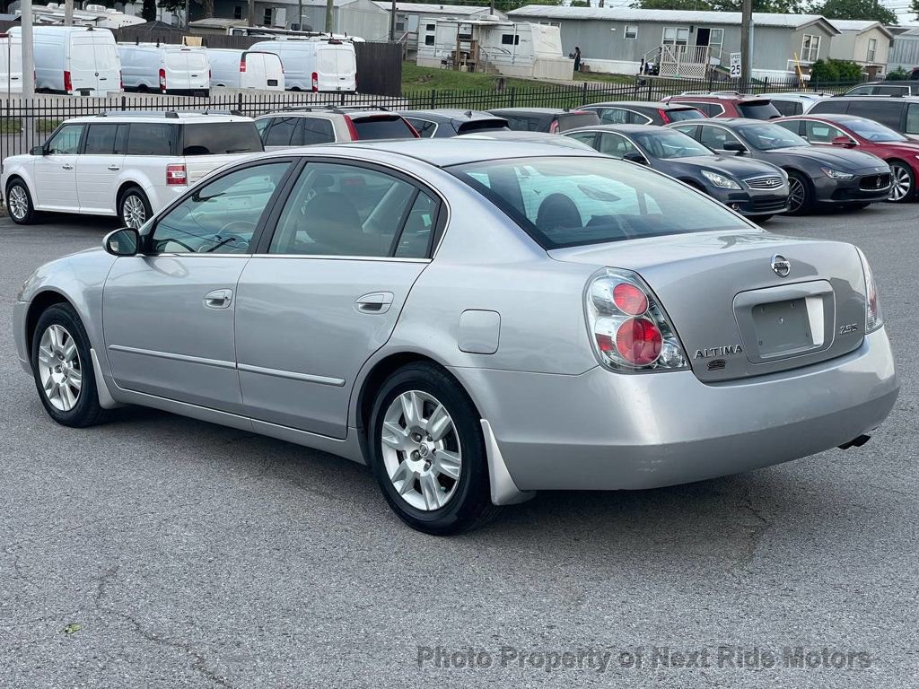 Used 2005 Nissan Altima 2.5 S w/ (S02) Side Airbags Pkg FWD image 5