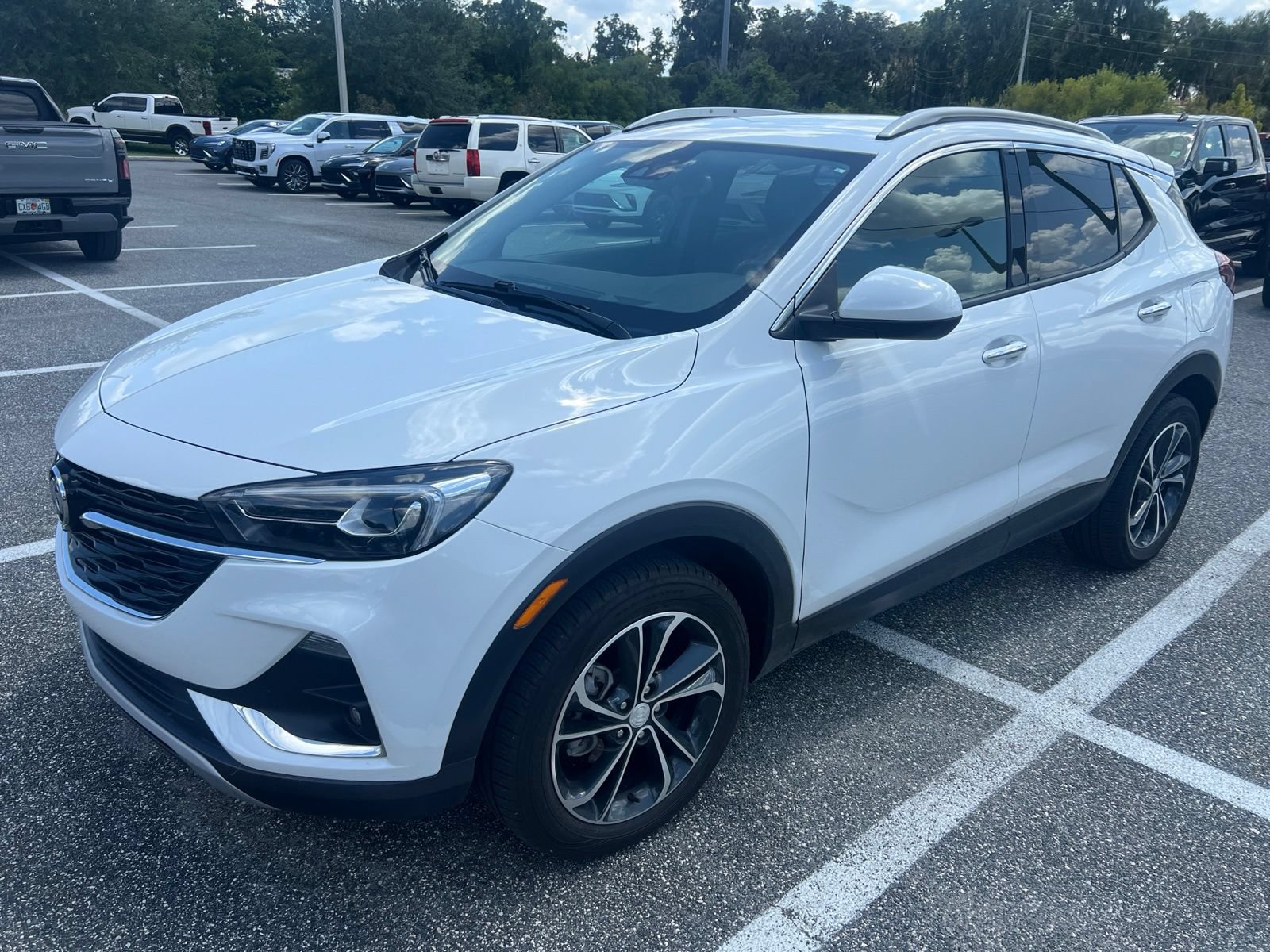 Used 2022 Buick Encore GX Essence FWD image 2