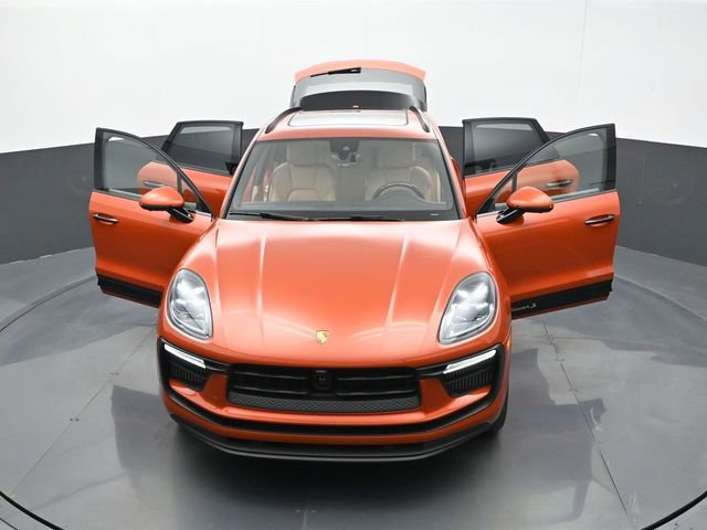Certified 2023 Porsche Macan S AWD/4WD image 31