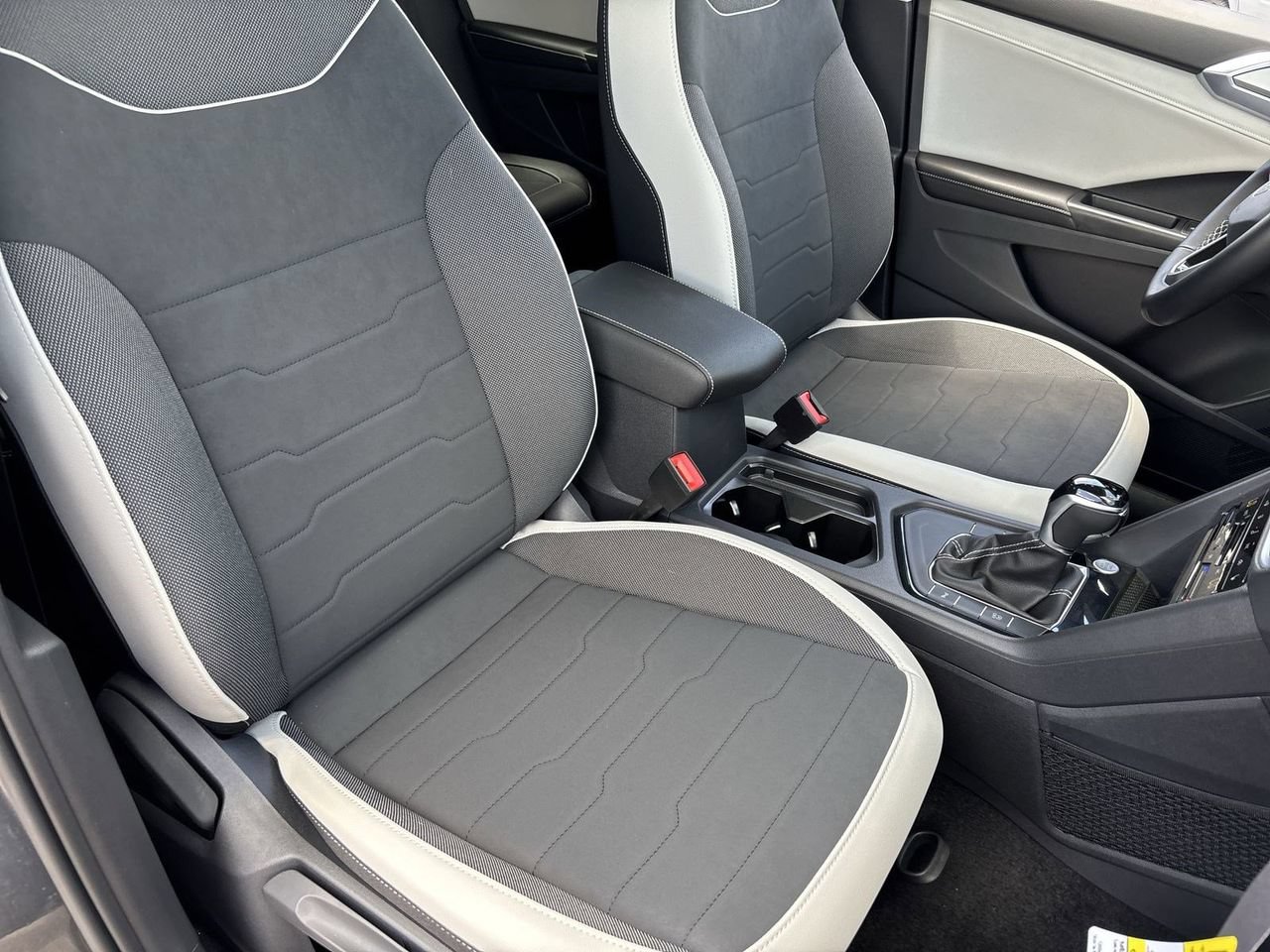 New 2026 Volkswagen Taos SE FWD image 7