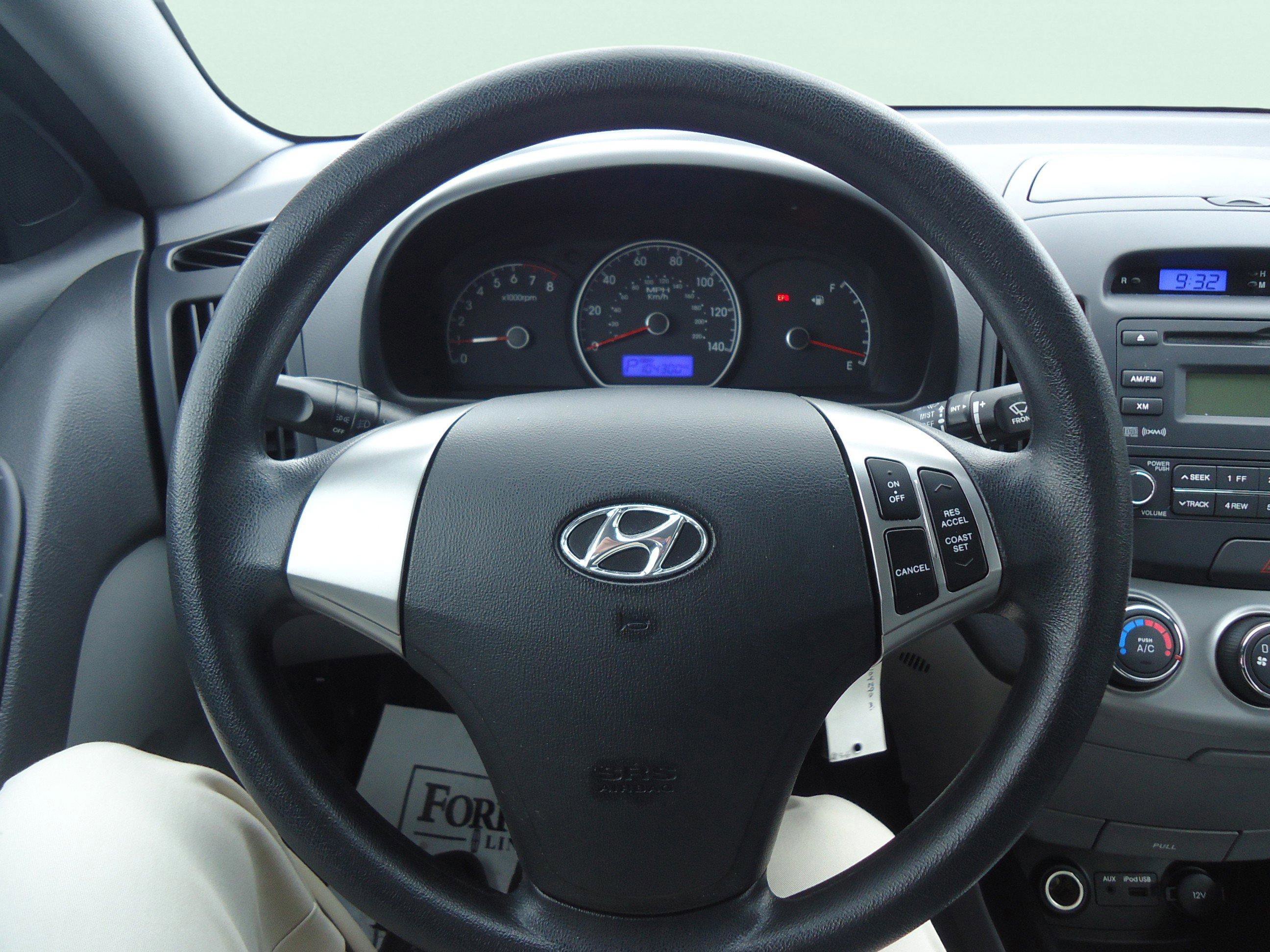 Used 2010 Hyundai Elantra GLS FWD image 12
