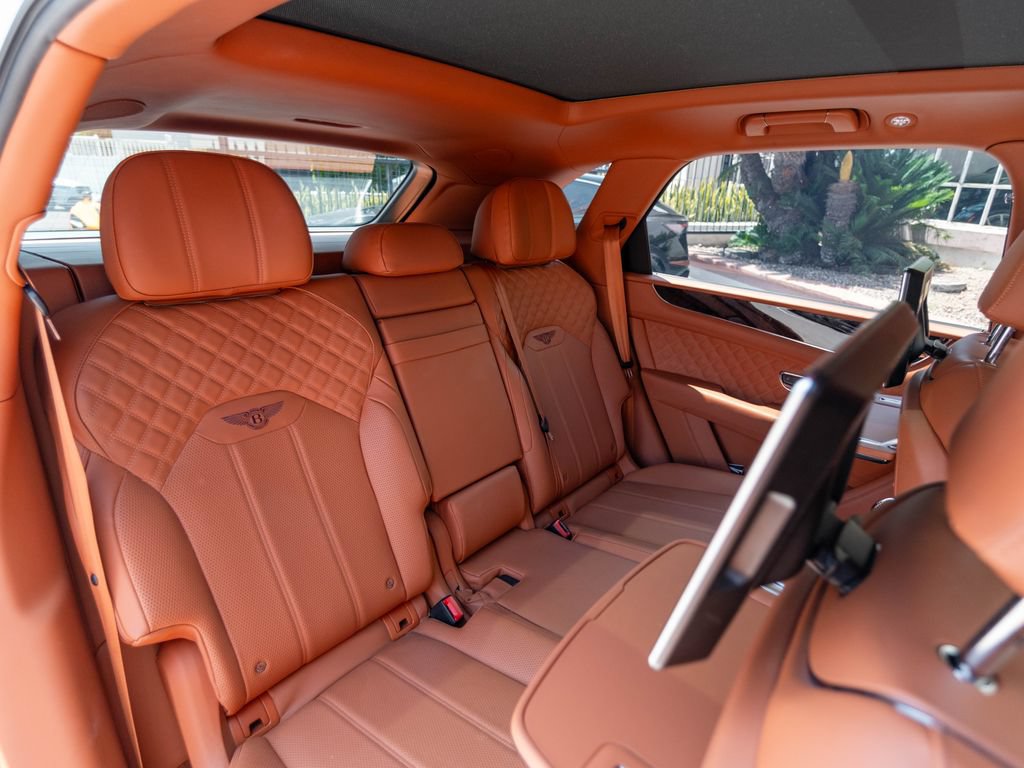 Used 2022 Bentley Bentayga AWD/4WD image 24