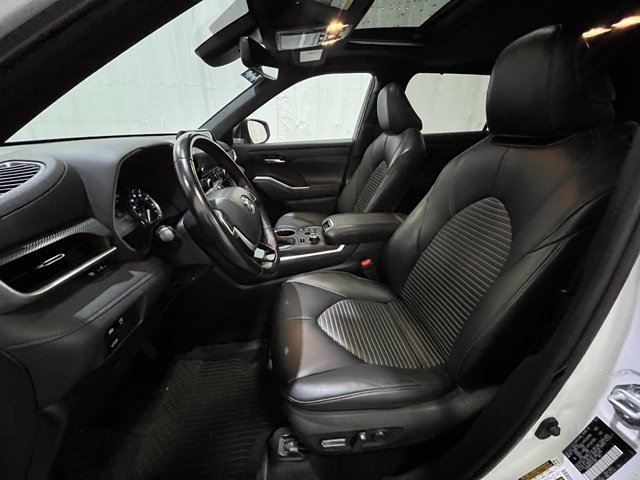 Used 2023 Toyota Highlander XSE AWD/4WD image 11