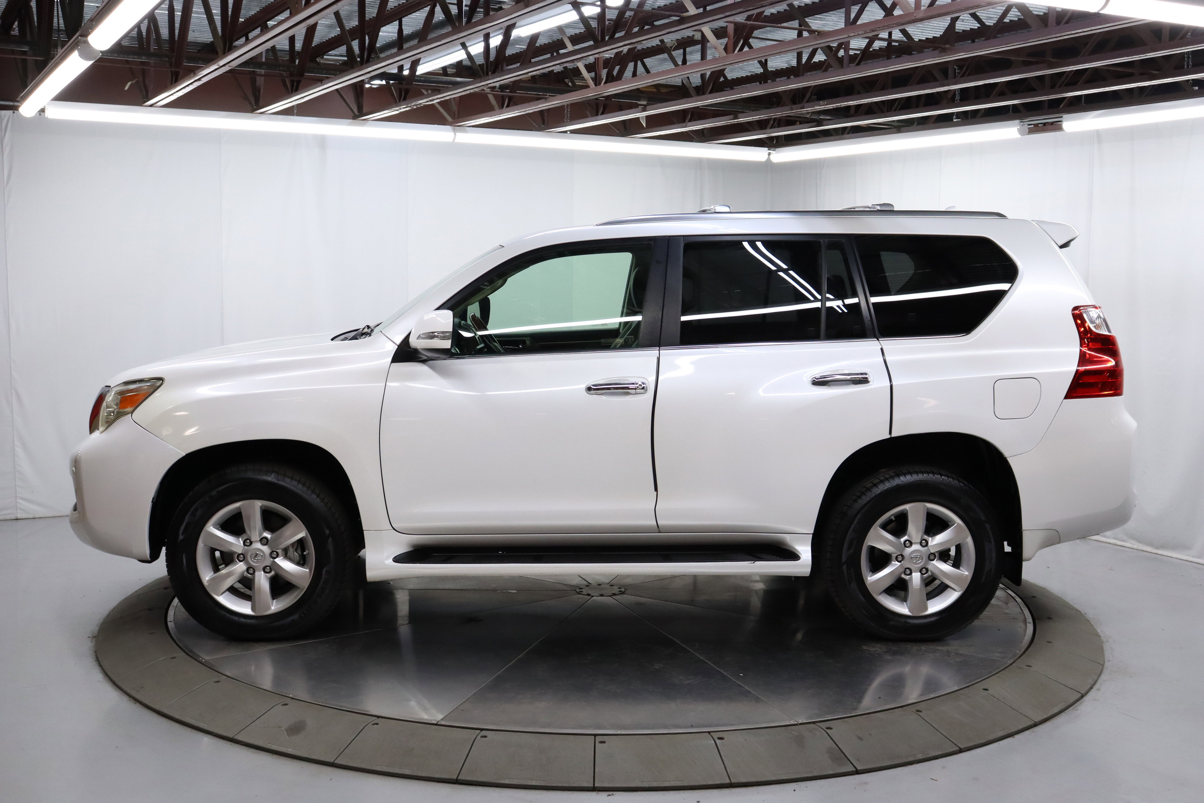 Used 2010 Lexus GX 460 image 4
