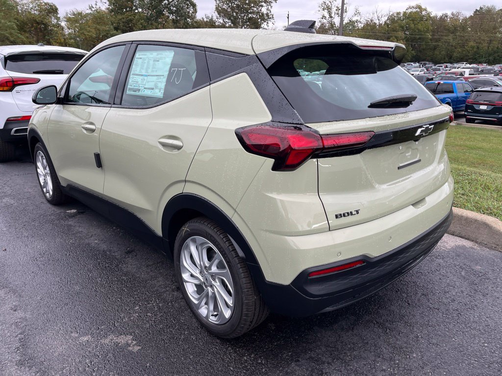 New 2027 Chevrolet Bolt LT w/ Comfort Package FWD image 4