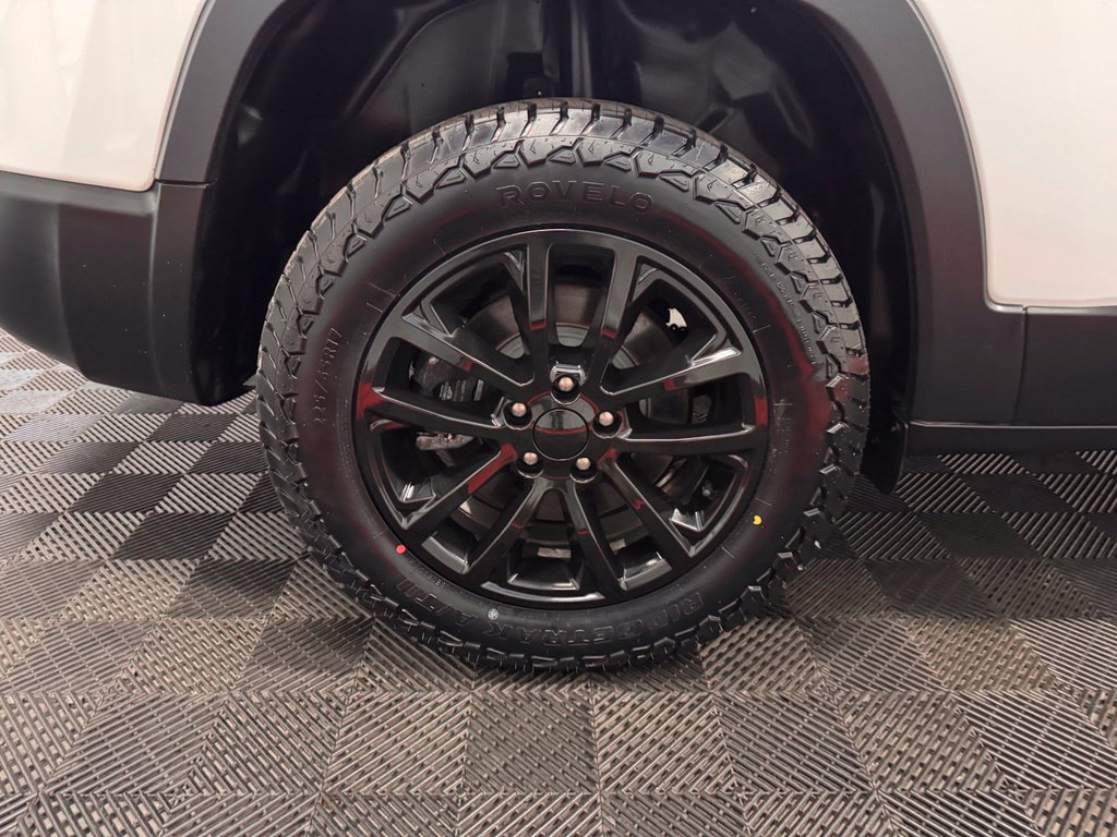 Used 2021 Jeep Cherokee Latitude Plus AWD/4WD image 18