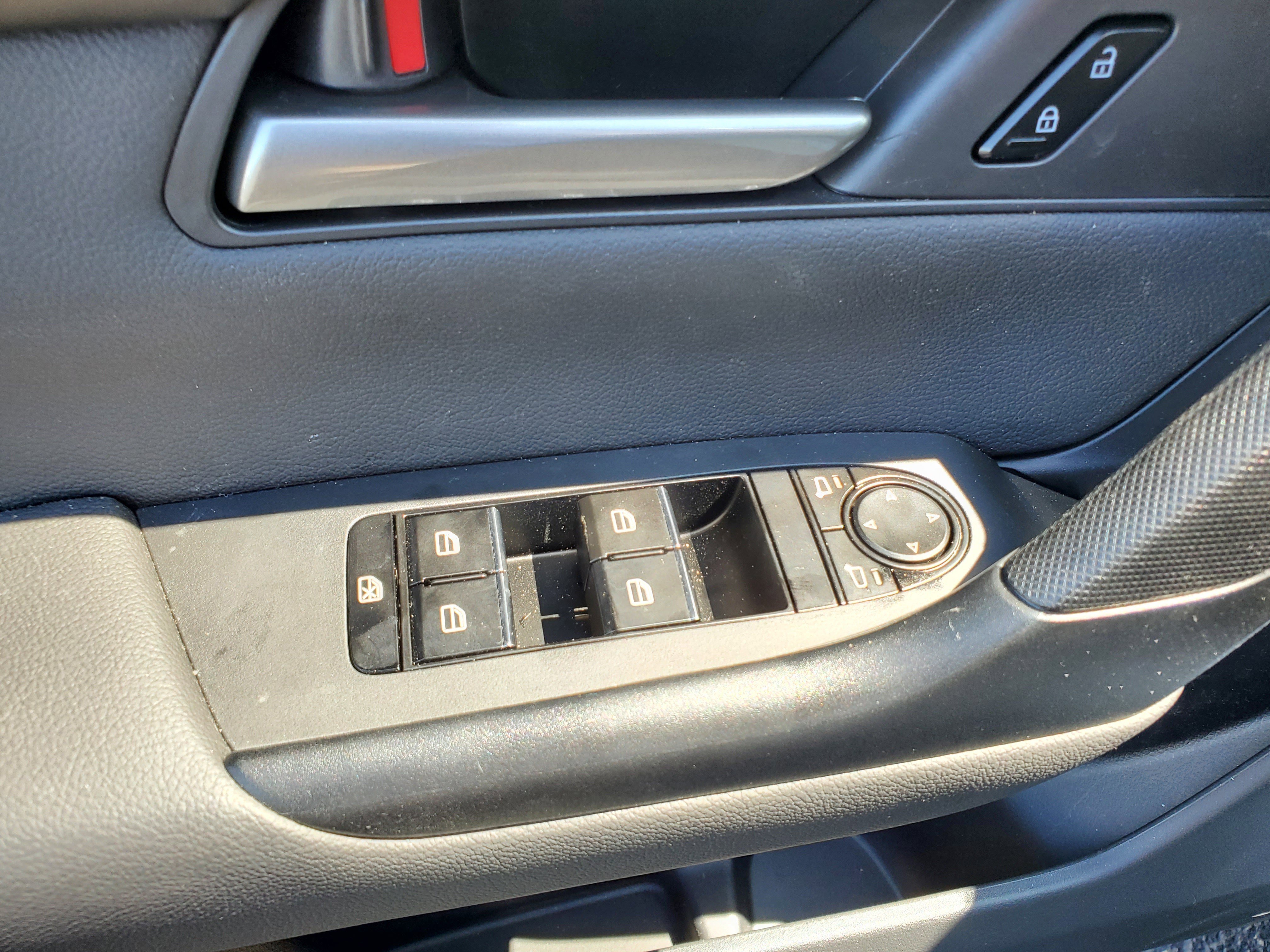 Used 2025 MAZDA CX-50 AWD 2.5 Hybrid w/ Premium Pkg image 19