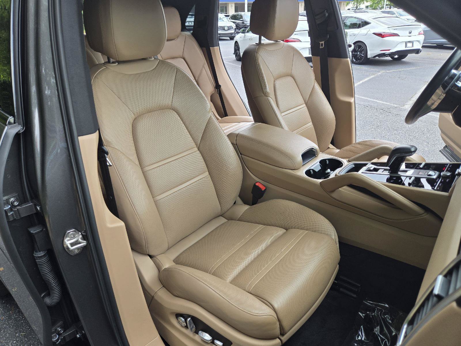 Used 2020 Porsche Cayenne AWD/4WD image 5