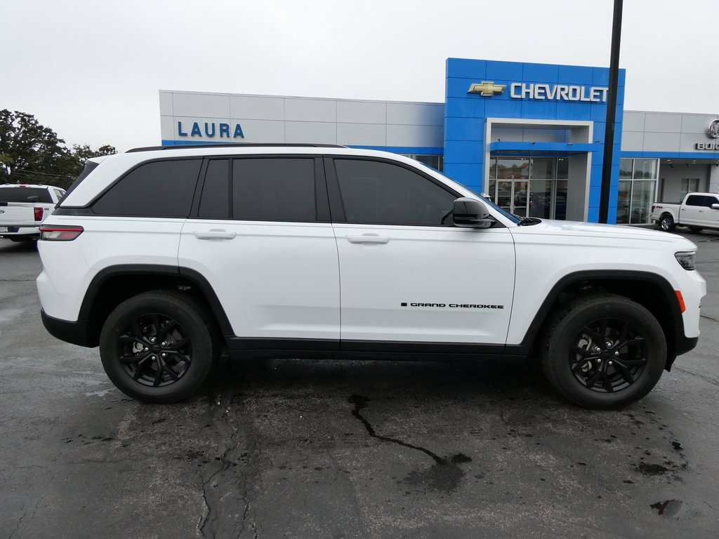 Used 2024 Jeep Grand Cherokee Altitude image 4