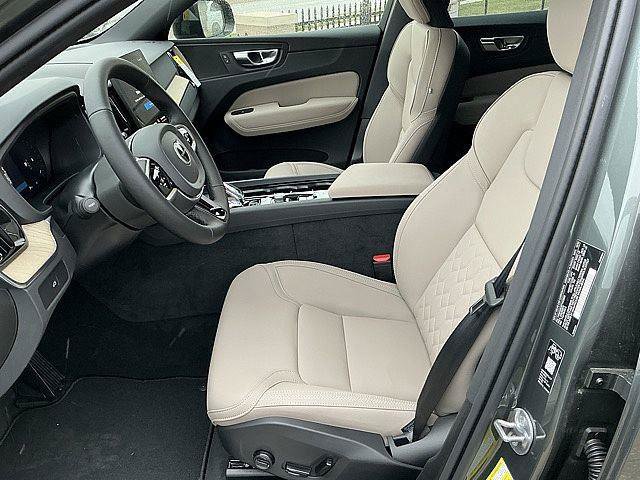 New 2026 Volvo XC60 B5 Plus w/ Climate Package AWD/4WD image 15