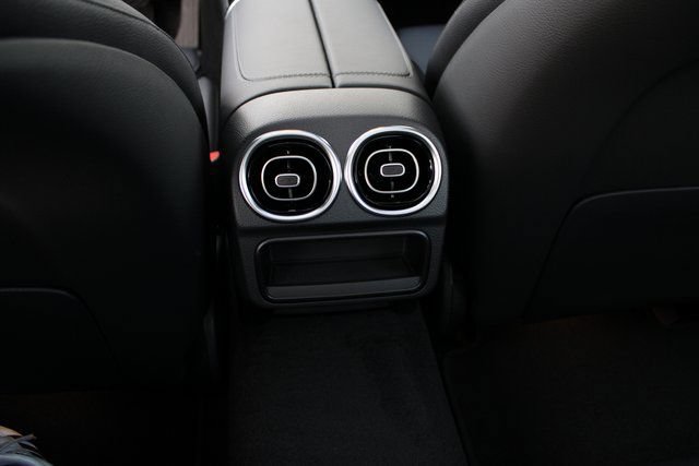 New 2025 Mercedes-Benz C 300 4MATIC Sedan image 31