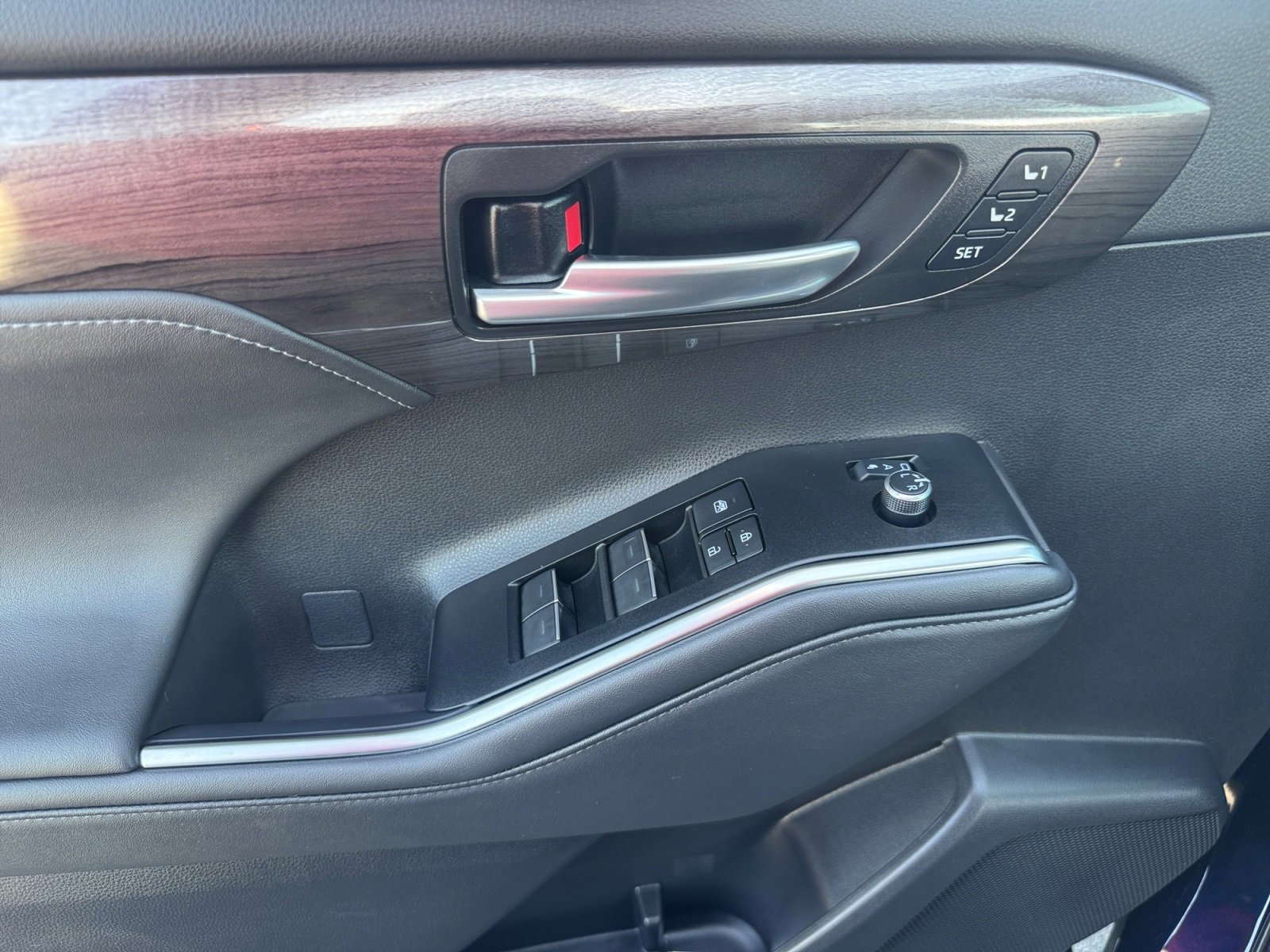 New 2026 Toyota Highlander Platinum image 17