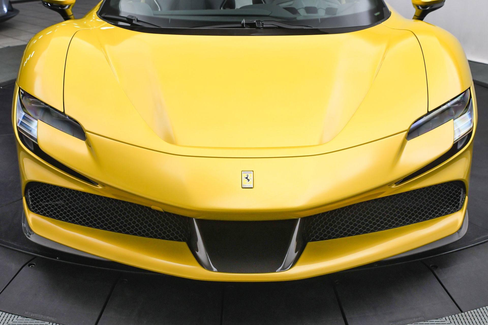 Used 2022 Ferrari SF90 Spider image 26