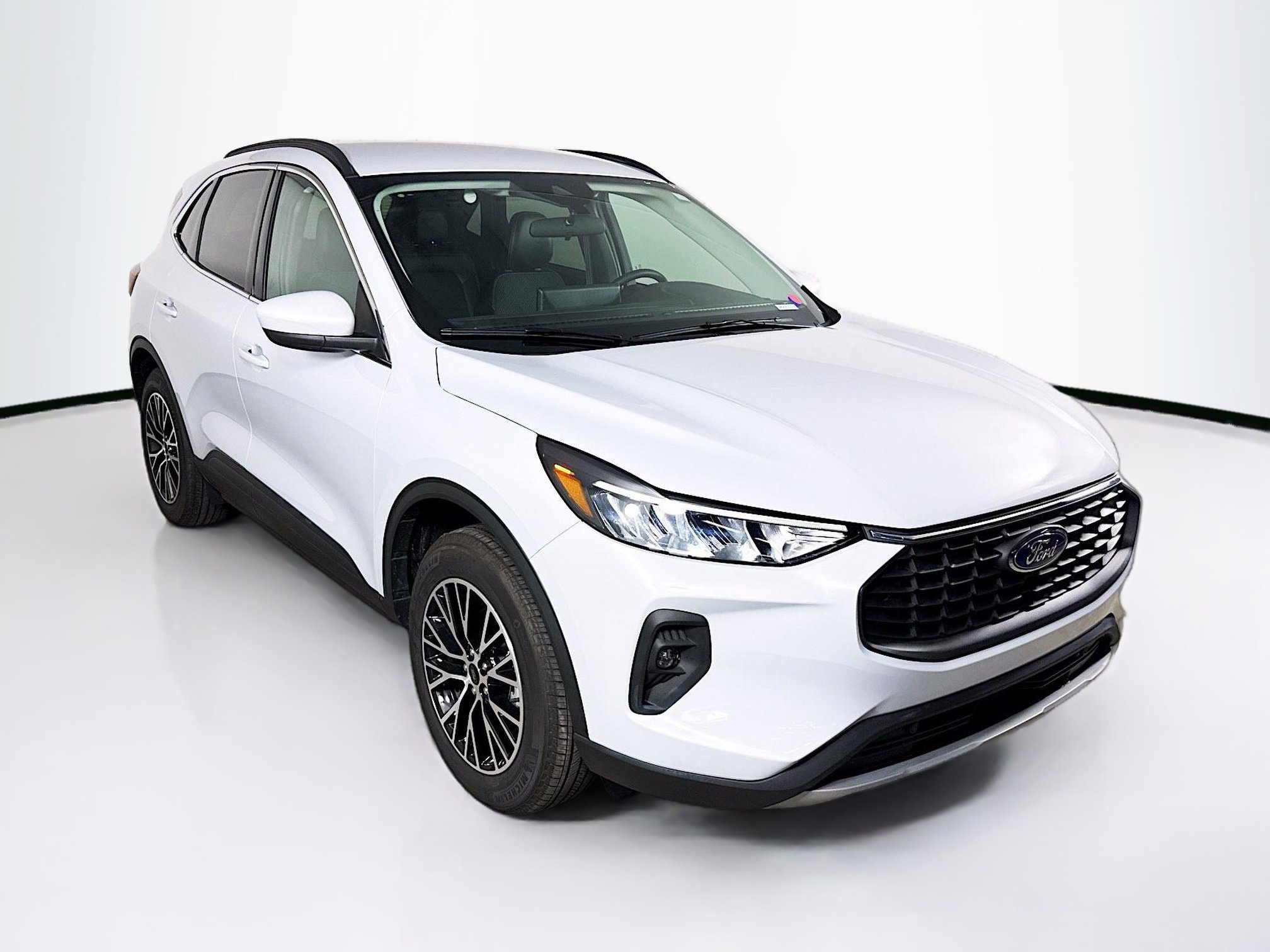 Used 2025 Ford Escape SE w/ Class II Trailer Tow Package image 4