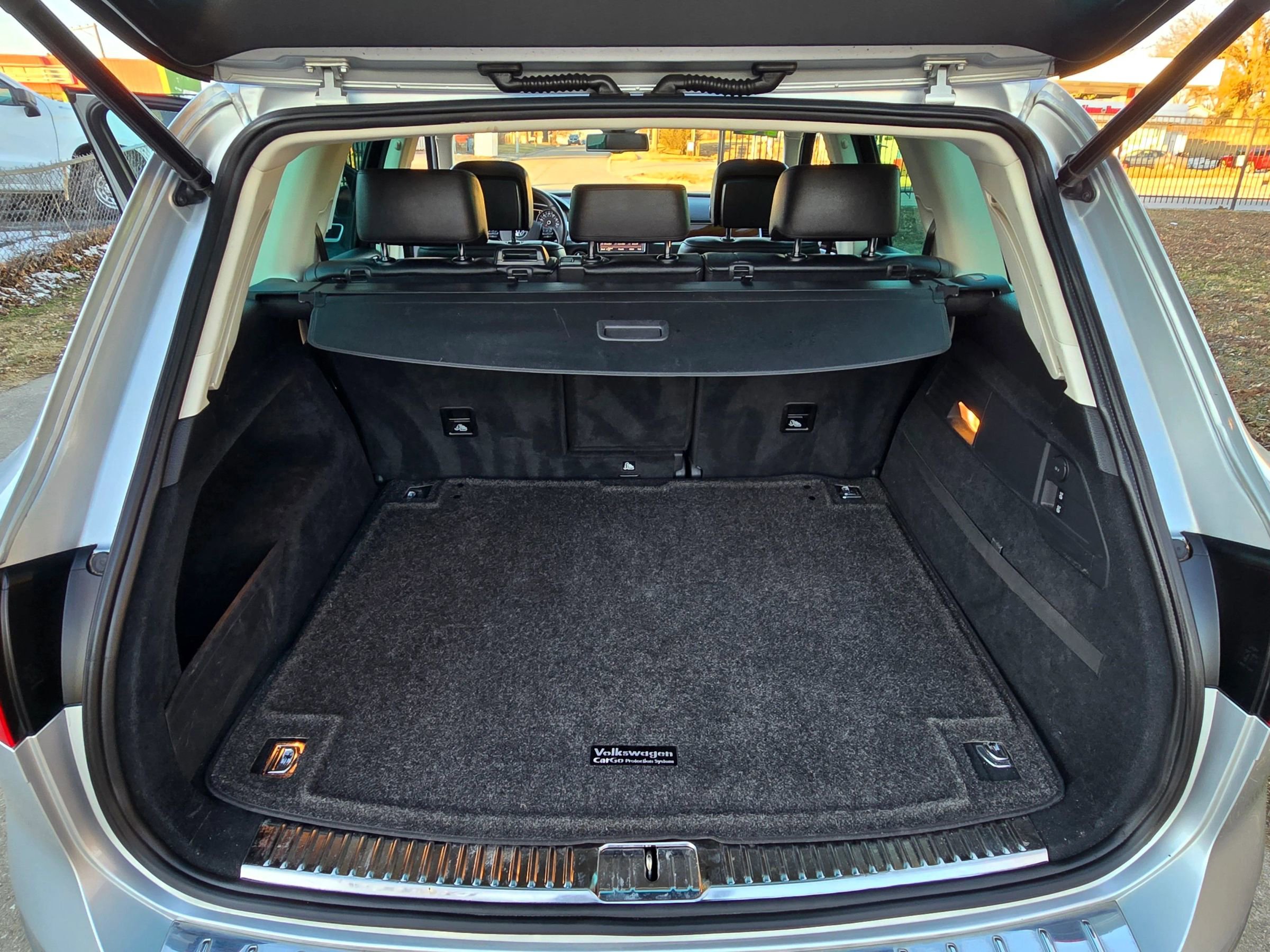 Used 2016 Volkswagen Touareg VR6 image 51