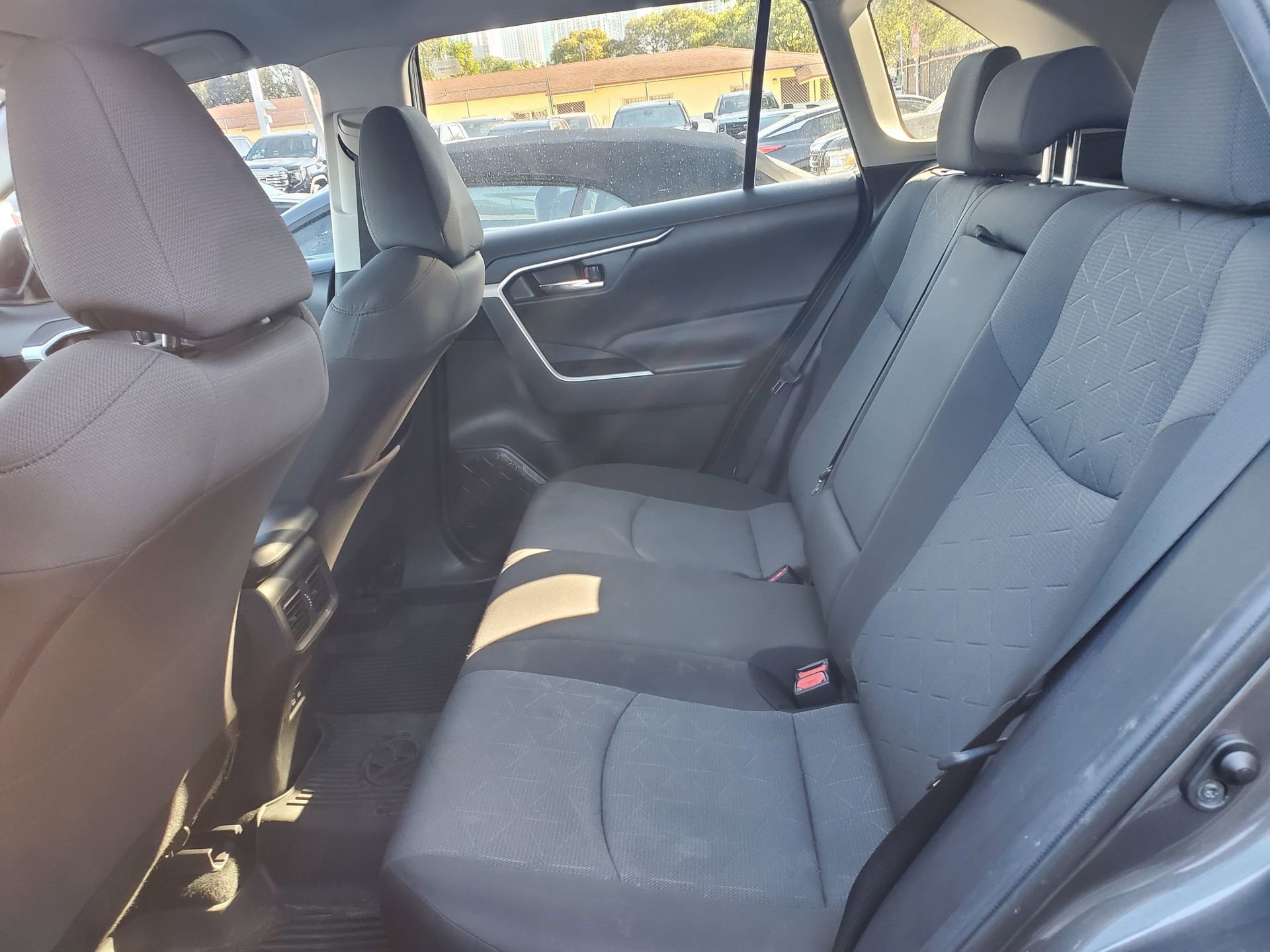 Used 2022 Toyota RAV4 XLE image 8