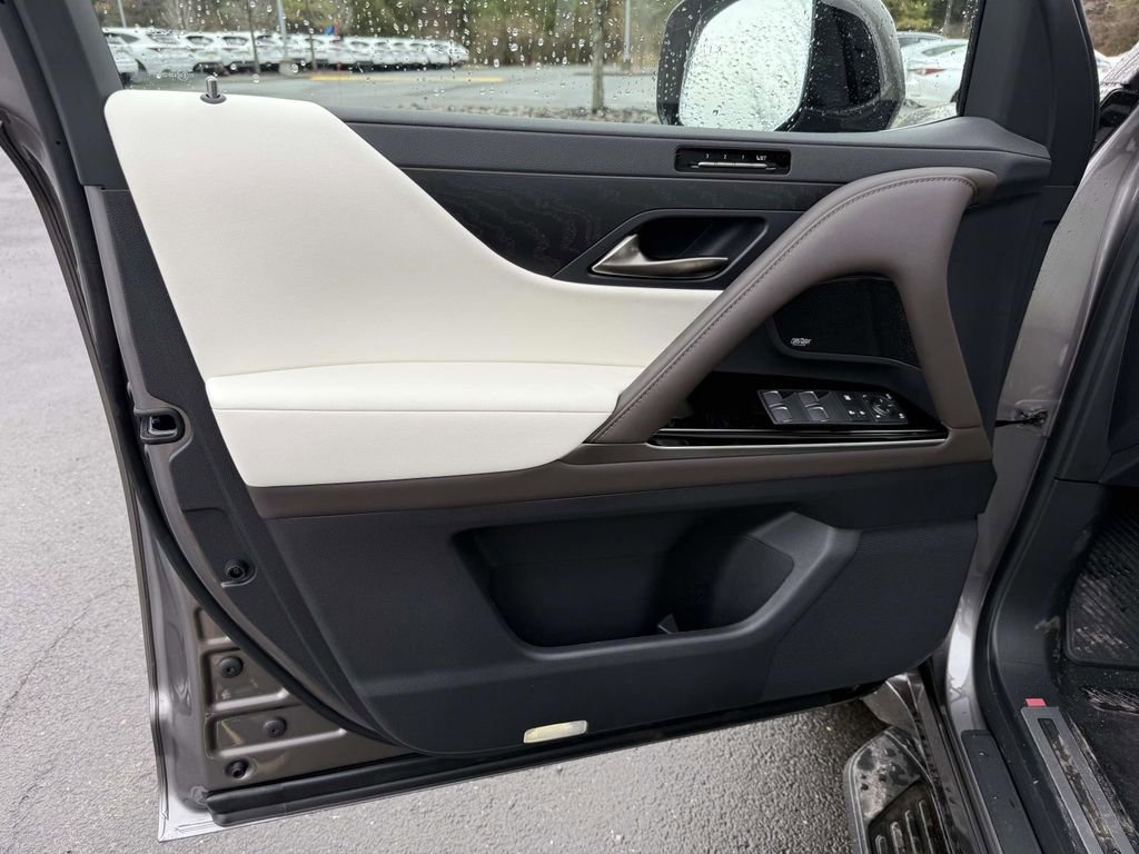 Used 2026 Lexus LX 600 4WD w/ Accessory Package (2T) image 12