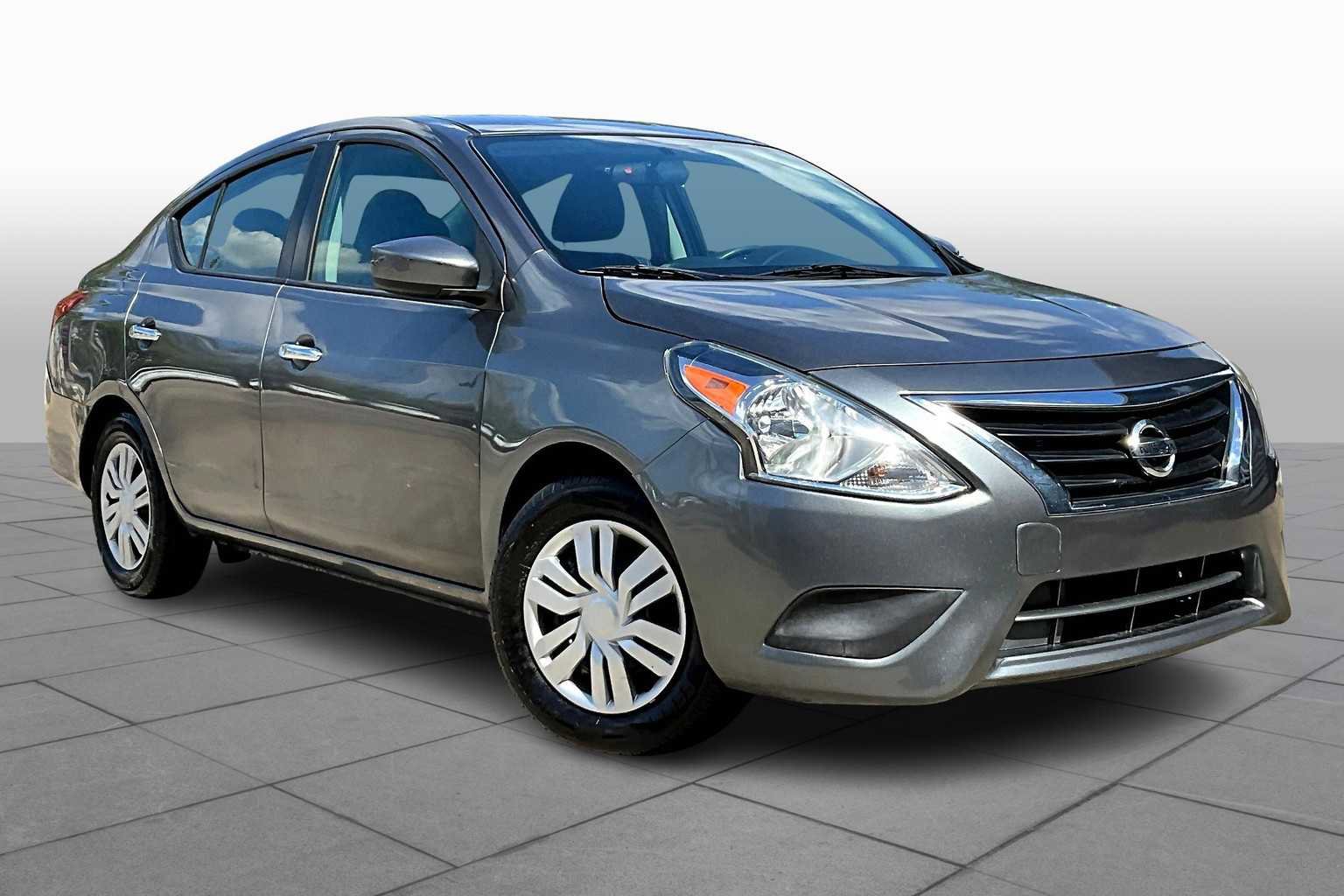 Used 2019 Nissan Versa SV image 2