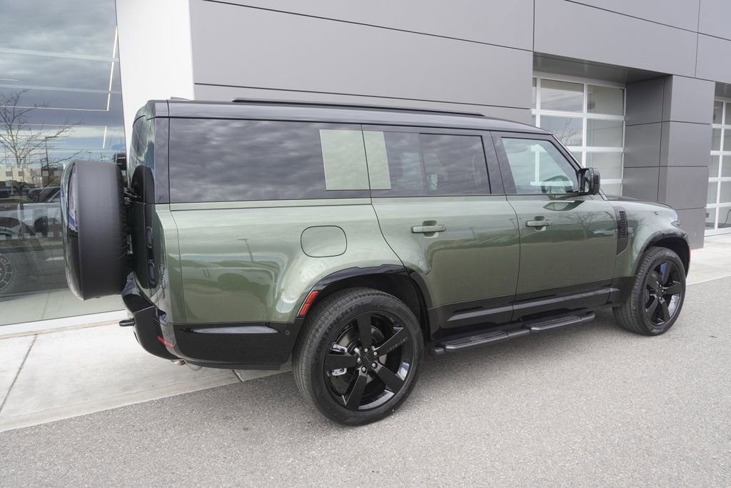 New 2026 Land Rover Defender 130 X-Dynamic SE image 4