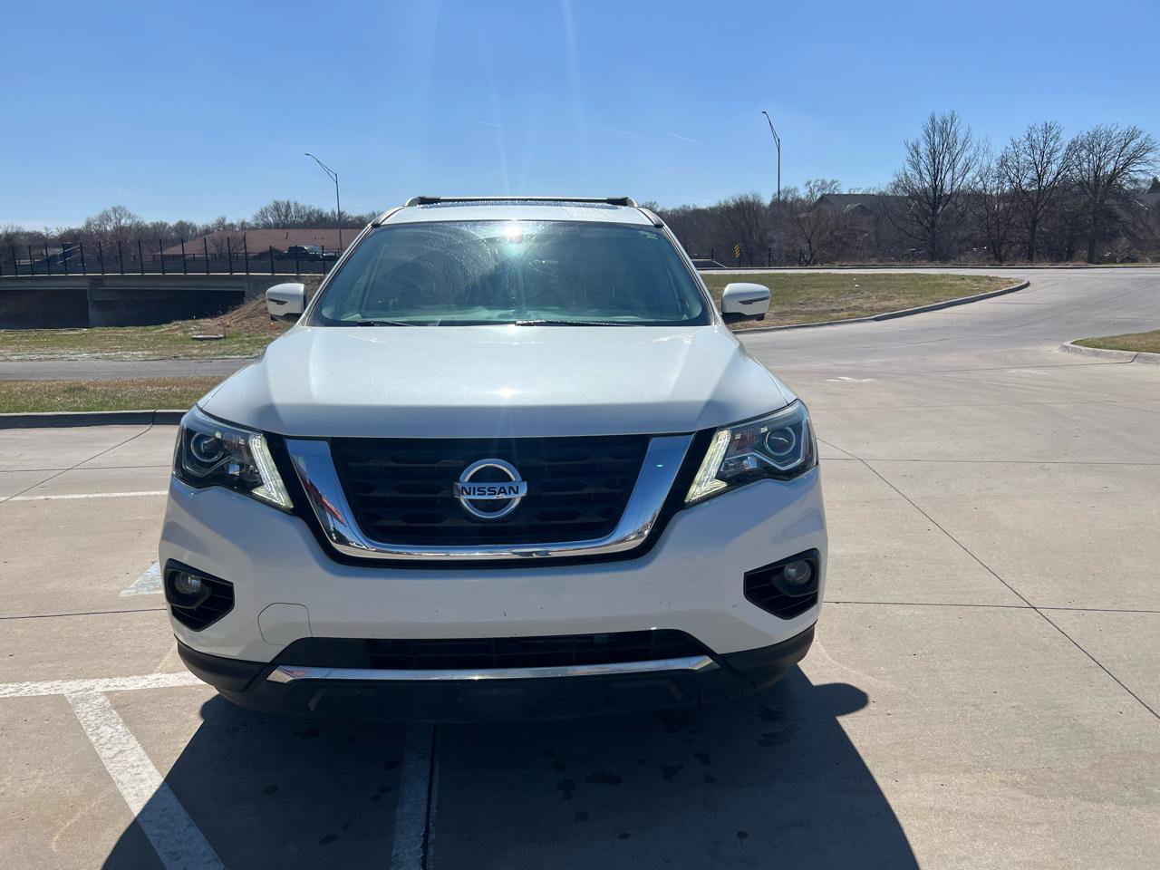 Used 2019 Nissan Pathfinder Platinum image 3