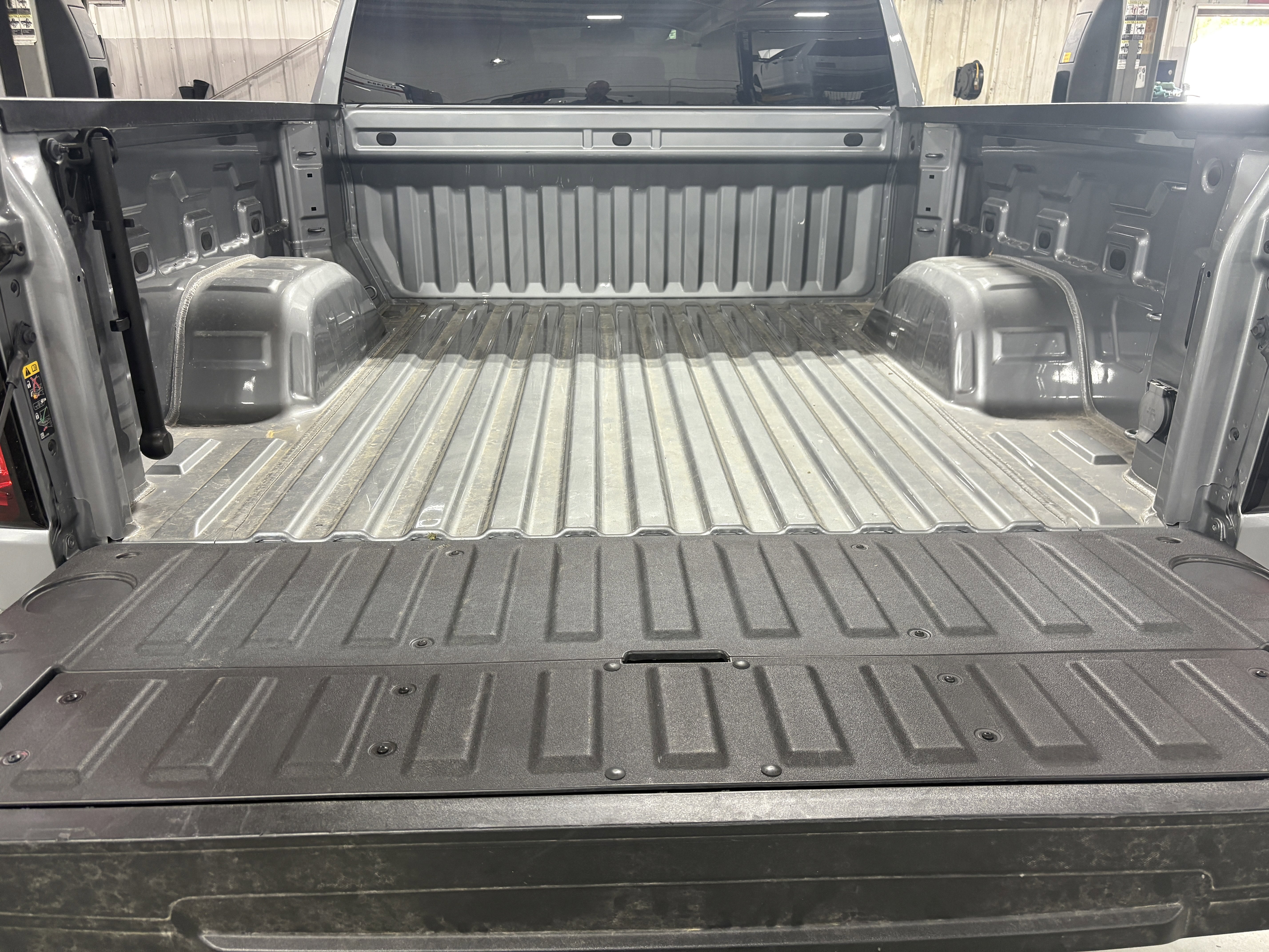 Used 2024 GMC Sierra 1500 SLT w/ SLT Convenience Package image 32