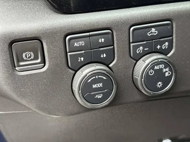 Used 2022 Chevrolet Silverado 1500 LT AWD/4WD image 31