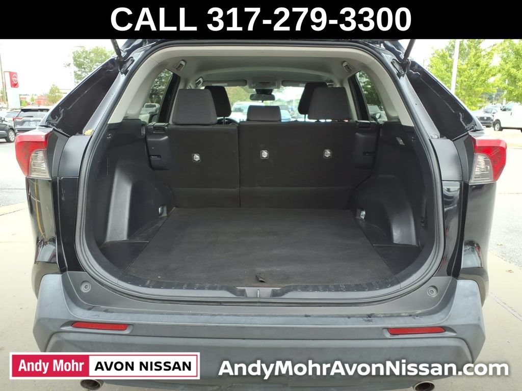 Used 2019 Toyota RAV4 LE AWD/4WD image 9