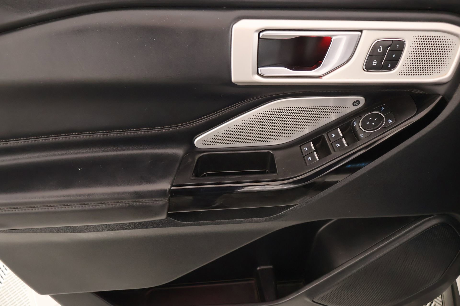 Used 2021 Ford Explorer Platinum w/ Equipment Group 601A image 18