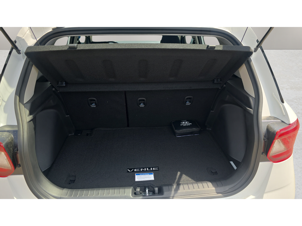 New 2026 Hyundai Venue SEL FWD image 9