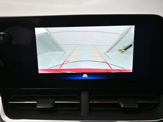 Used 2025 Chevrolet Trax LT w/ LT Convenience Package image 16