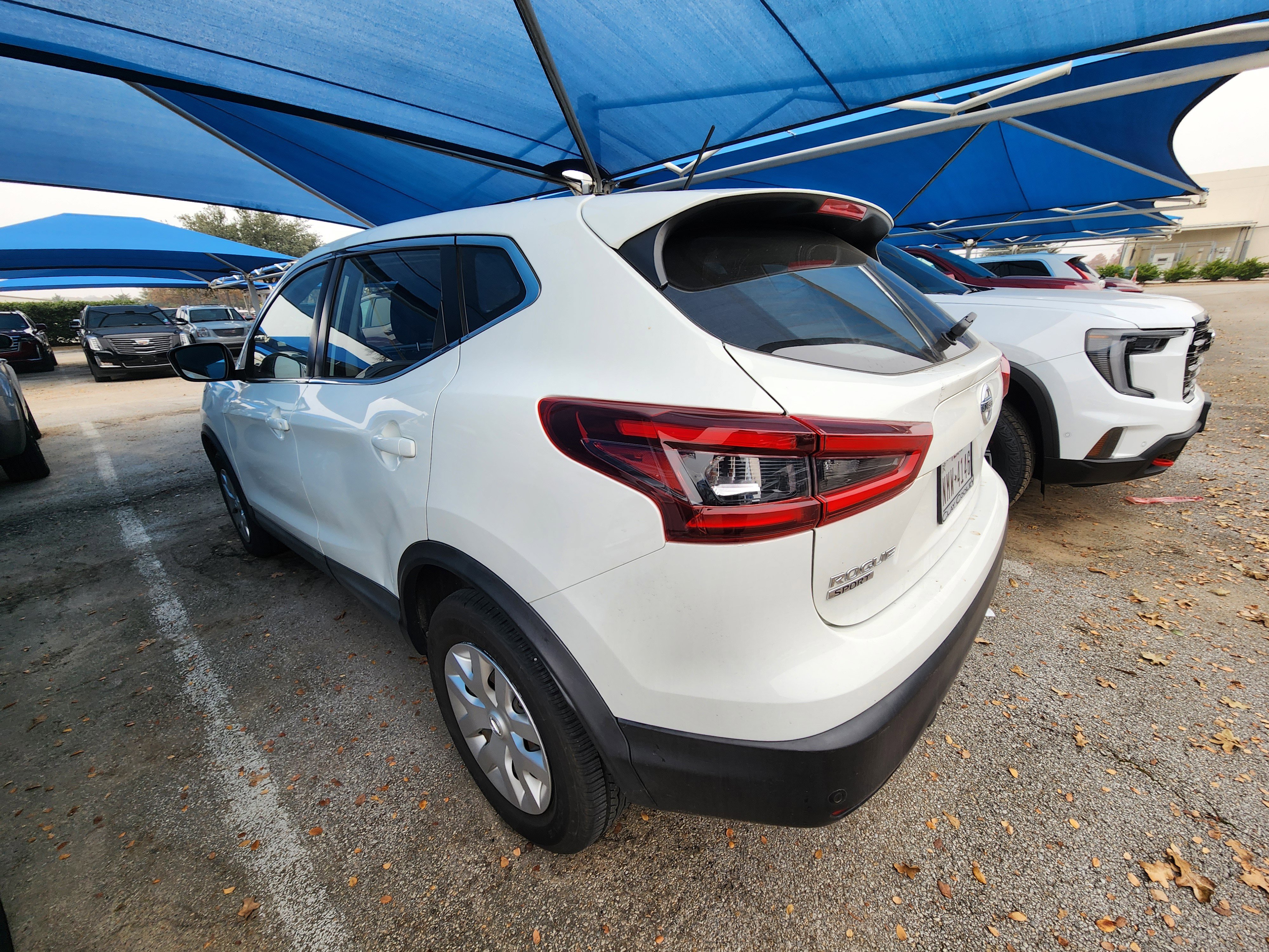 Used 2020 Nissan Rogue Sport S image 3