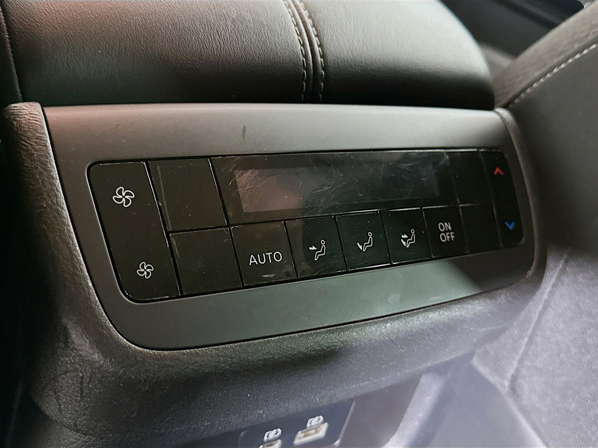 Used 2024 Nissan Pathfinder SV image 26