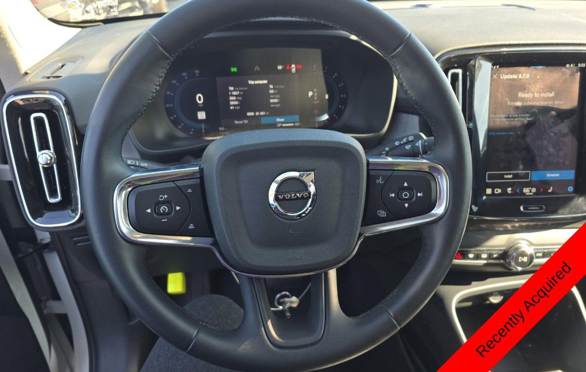 Used 2024 Volvo XC40 B5 Plus w/ Climate Package image 10