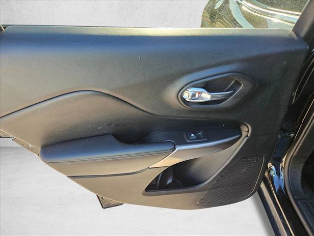 Used 2019 Jeep Cherokee Latitude Plus image 11