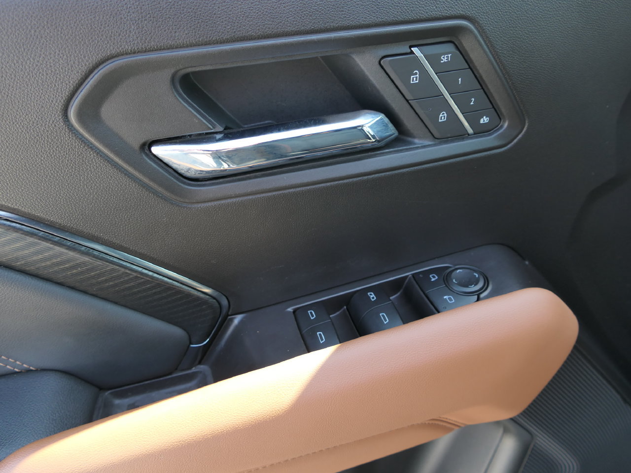 Used 2025 GMC Canyon AT4 w/ AT4 Premium Package AWD/4WD image 15